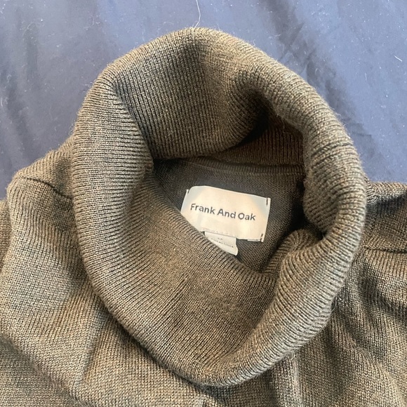Frank & Oak turtle neck - Picture 2 of 2